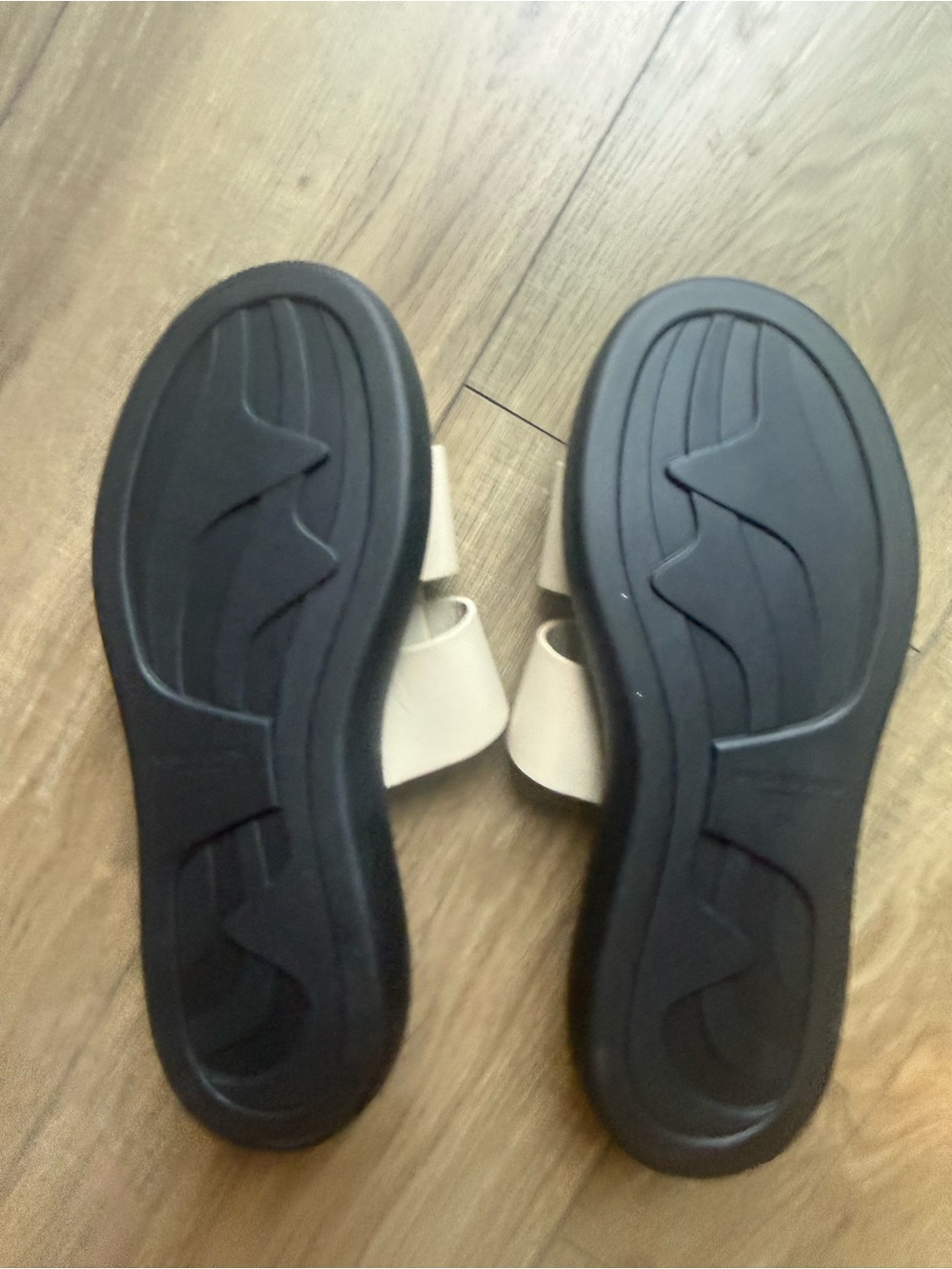 Vagabond Cream Leather Woven Slide Sandals with Black Sole - Picture 2 of 3